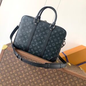 🥇Louis Vuitton Porte Documents Voyage PM Shoulder Crossbody Bag